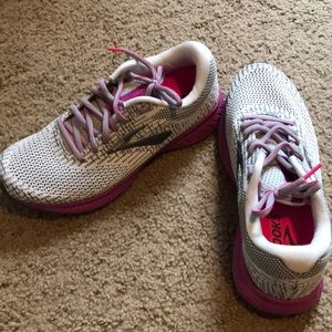 Brooks Revel 3 running shoes size 8, normal width